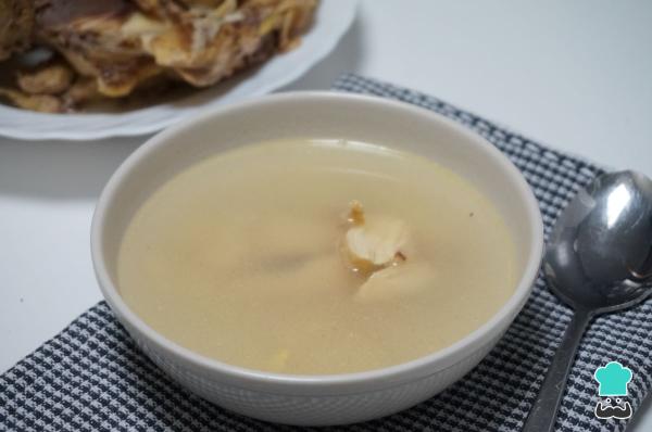 Recette de bouillon de poulet sans légumes