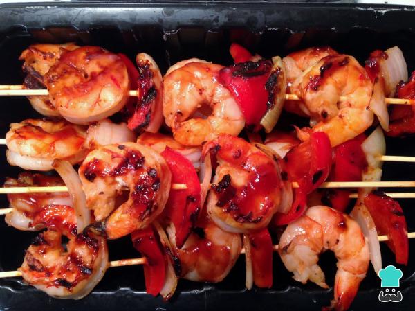 Recette de brochettes de crevettes au charbon de bois