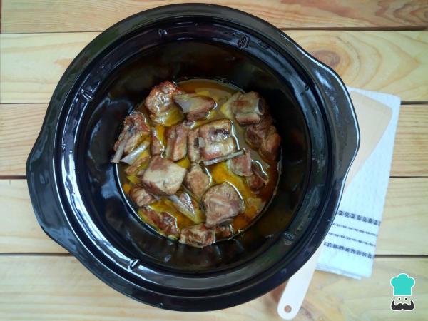 Recette de côtes levées à l'ail dans une poêle