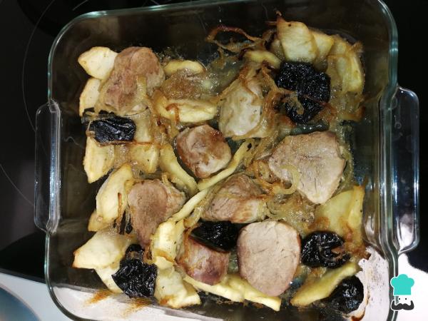 Recette de filet de porc au four avec pommes et prunes