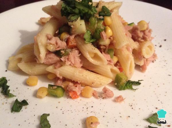 Recette de salade de pâtes au thon et légumes