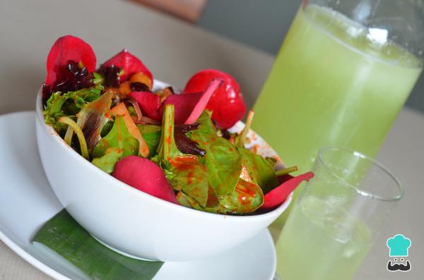 Recette de salade de pétales de rose