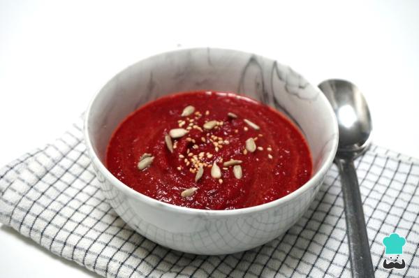 Recette de salmorejo à la betterave et aux pommes