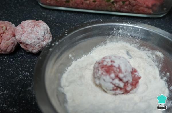 Recette Boulettes de viande à la sauce tomate - Étape 2