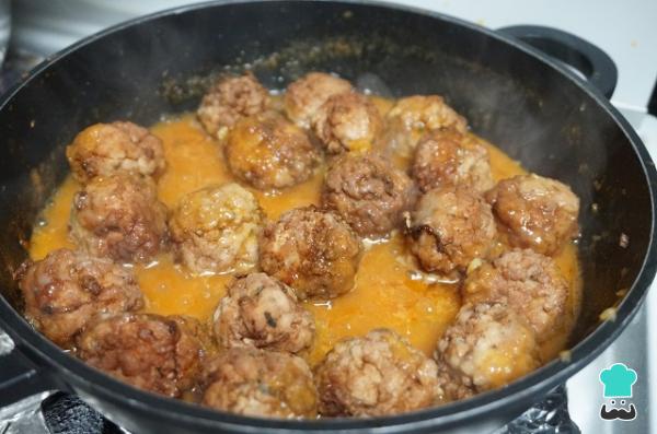 Recette de Boulettes de viande à la sauce tomate - Étape 10