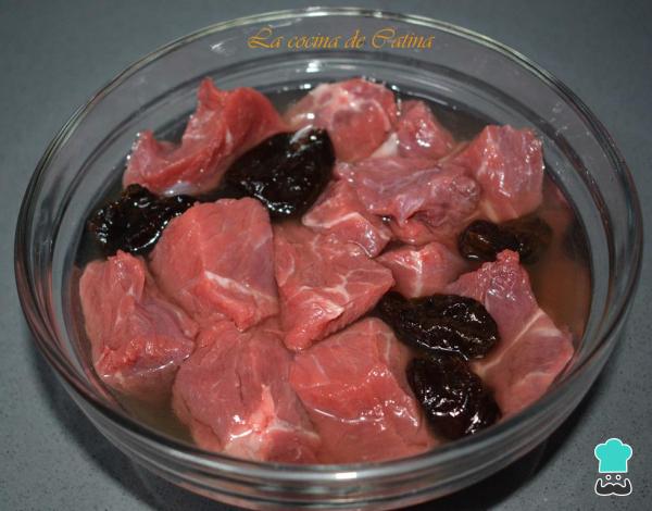 Recette Ragoût de bœuf aux prunes - Étape 1