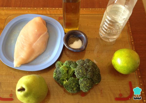 Recette de salade de poulet, brocoli et poire - Étape 1