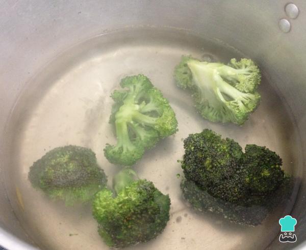 Recette de salade de poulet, brocoli et poire - Étape 2