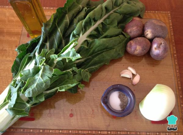 Recette de Salade de blettes piquantes aux pommes de terre - Étape 1