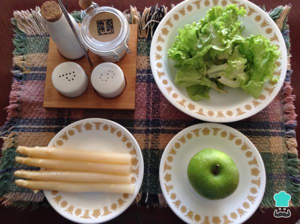 Recette de salade d'asperges et de pommes - Étape 1