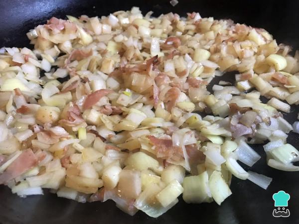 Recette de Rigatoni à la sauce amatriciana - Étape 2