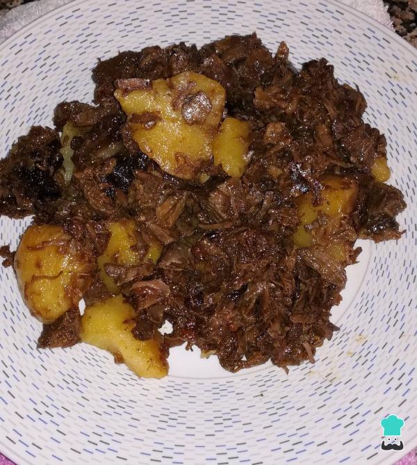 Recette de Viande mijotée avec pommes de terre et vin rouge - Étape 5