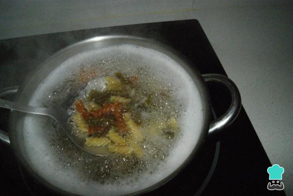 Recette de salade de pâtes au thon et mayonnaise - Étape 1