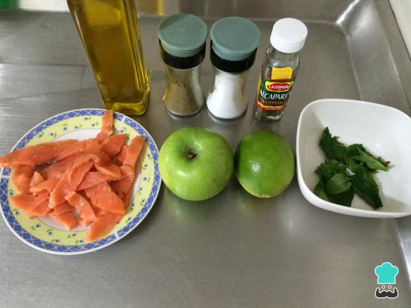 Recette Carpaccio de saumon fumé et pommes - Étape 1