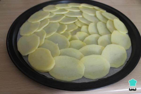 Recette de pizza aux pommes de terre - Étape 2