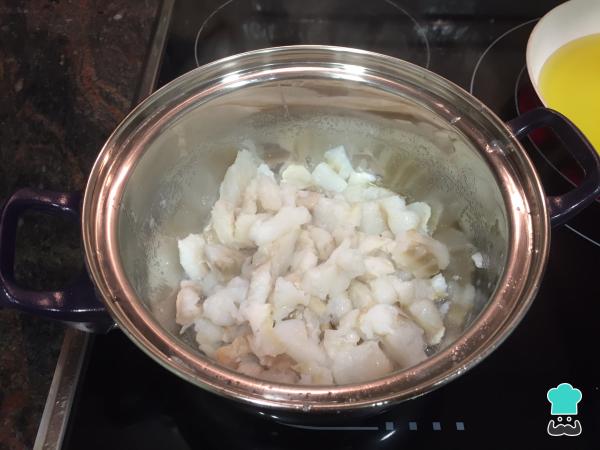 Recette de Pommes de terre à l'œuf et à la morue - Étape 2