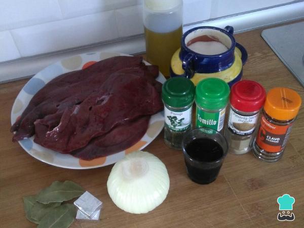 Recette de Foie aux oignons au vin rouge - Étape 1