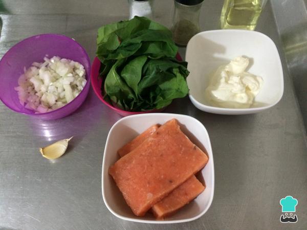 Recette de saumon sauce aux épinards - Étape 1