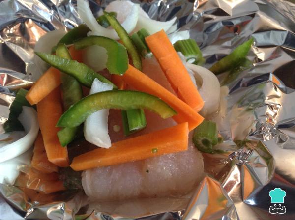 Recette de Merlu en papillote aux légumes - Étape 3