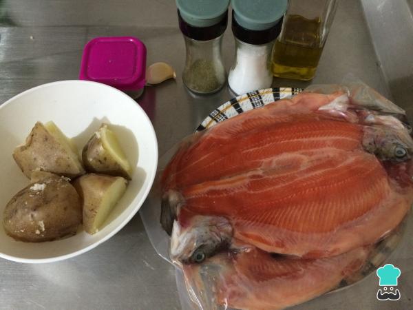 Recette de Truite au four avec pommes de terre - Étape 1