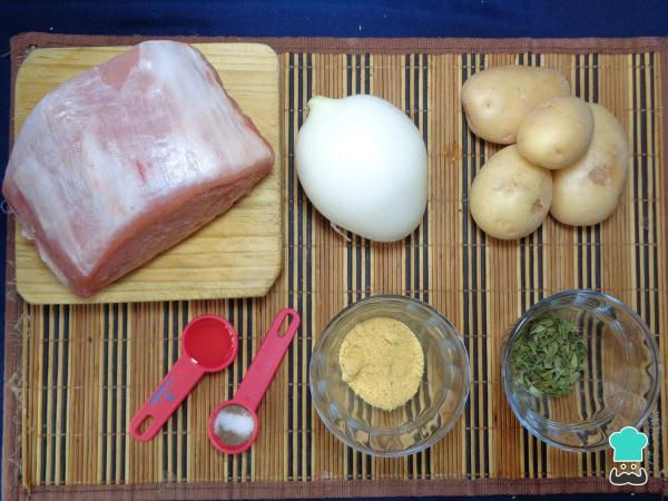 Recette de Pulpe de Porc au Four avec Pommes de Terre - Étape 1