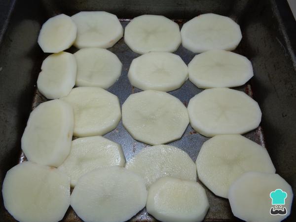 Recette de Côtes de Porc au Four avec Pommes de Terre et Oignons - Étape 2