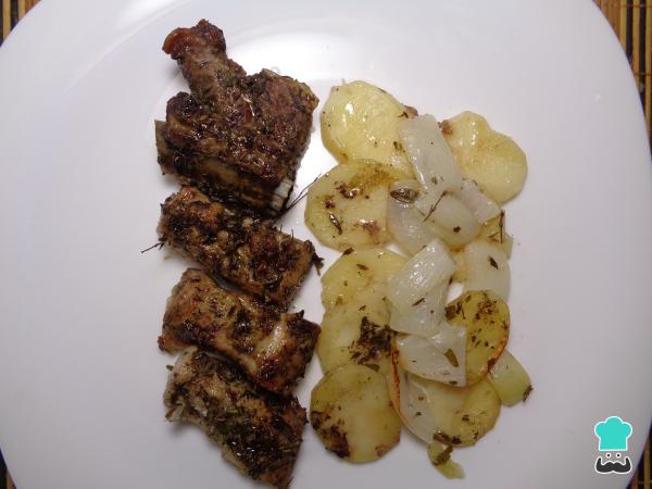 Recette de Côtes de Porc au Four avec Pommes de Terre et Oignons - Étape 5