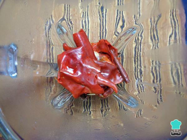 Recette de Chicharrón pressé à la sauce chili guajillo - Étape 3