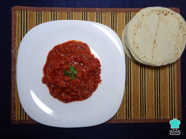 Recette de Chicharrón pressé à la sauce chili guajillo - Étape 5