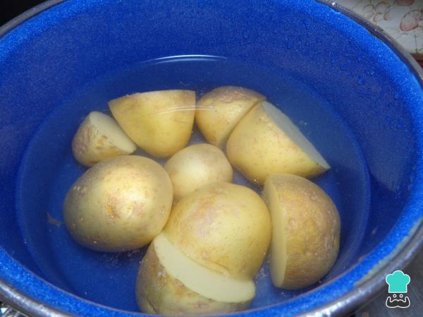 Recette de Longaniza en sauce verte avec pommes de terre et nopales - Étape 2