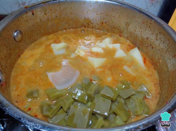 Recette de Longaniza en sauce verte avec pommes de terre et nopales - Étape 8