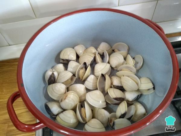 Recette Spaghetti aux crevettes et palourdes - Étape 2