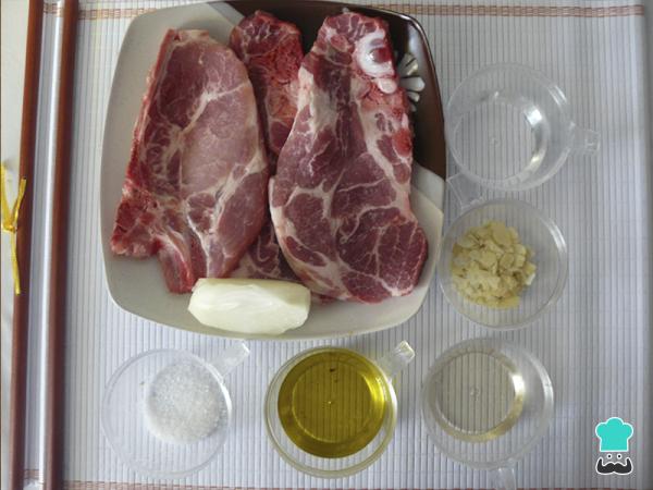 Recette de Côtelettes de Porc à la Sauce à l'Oignon - Étape 1