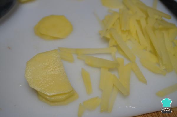 Recette de Morue dorée (bacalhau à brás) - Étape 2