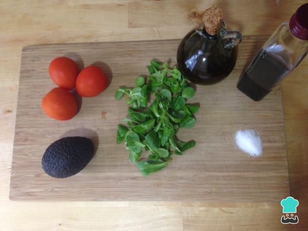 Recette Salade de cresson, tomates et avocat - Étape 1