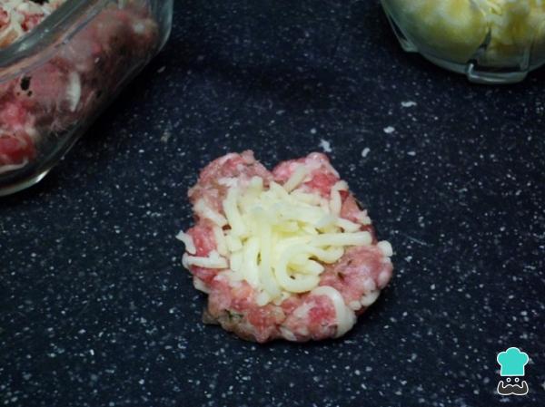 Recette de Boulettes de viande farcies à la mozzarella - Étape 2