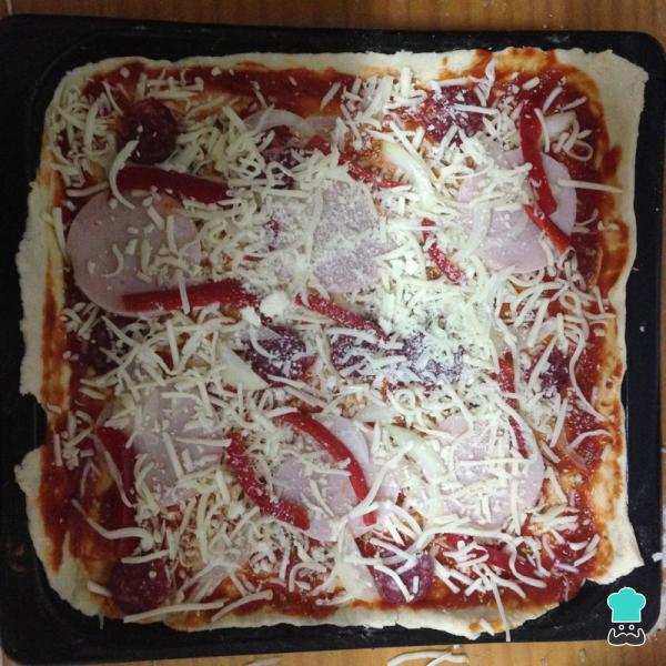 Recette de pizza au salami - Étape 3