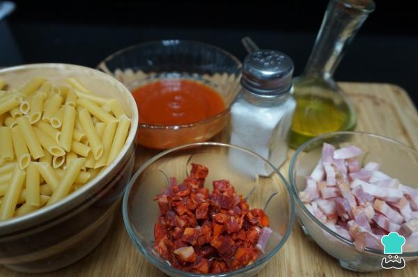 Recette de Macaroni au chorizo ​​et bacon - Étape 1