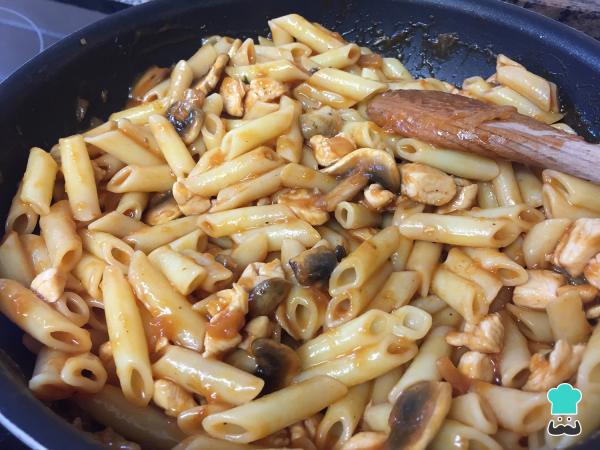 Recette de Macaroni au poulet facile et délicieuse - Étape 6
