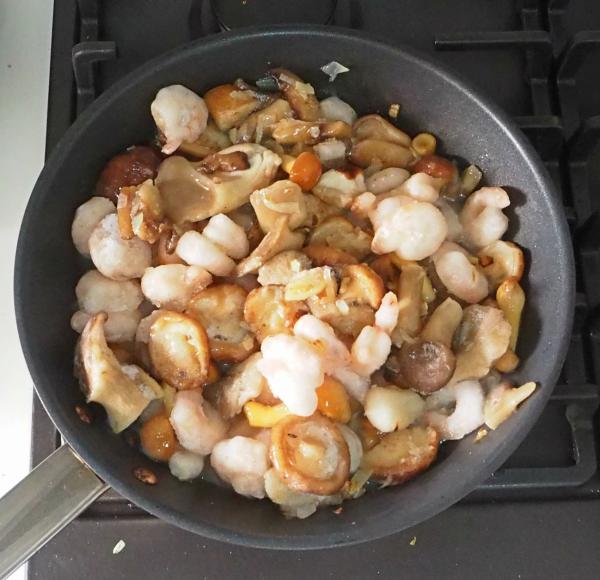 Recette de Spirales aux champignons et crevettes (sans gluten) - Étape 2