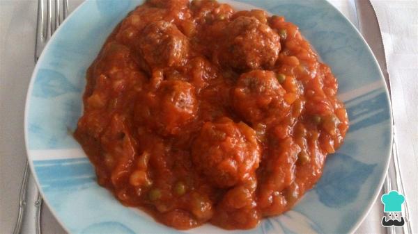 Recette de Boulettes de viande à la tomate et aux légumes