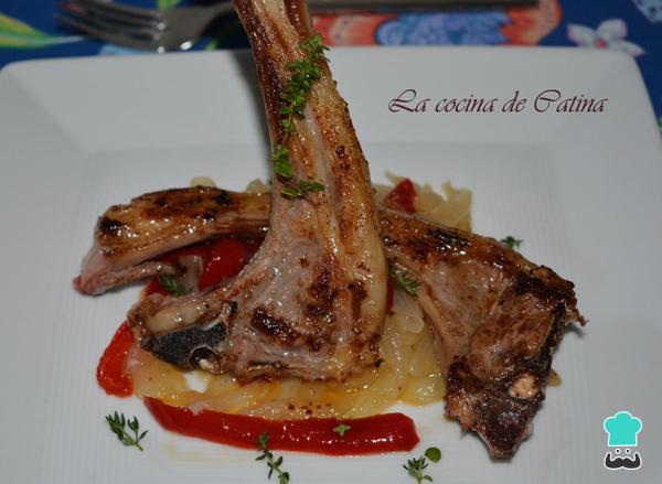 Recette de côtelettes d'agneau aux oignons