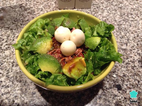 Recette de salade d'avocat et de thon.