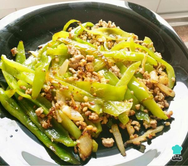 Recette de viande hachée à l'oignon et au poivron vert