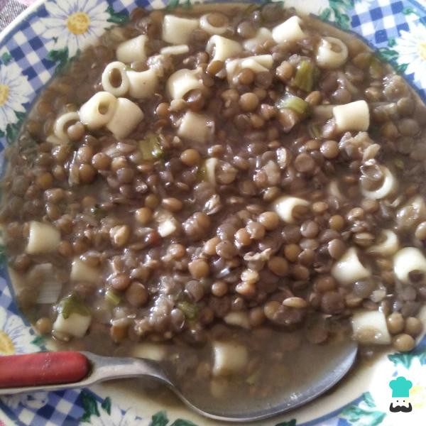 Soupe de lentilles avec recette de pâtes