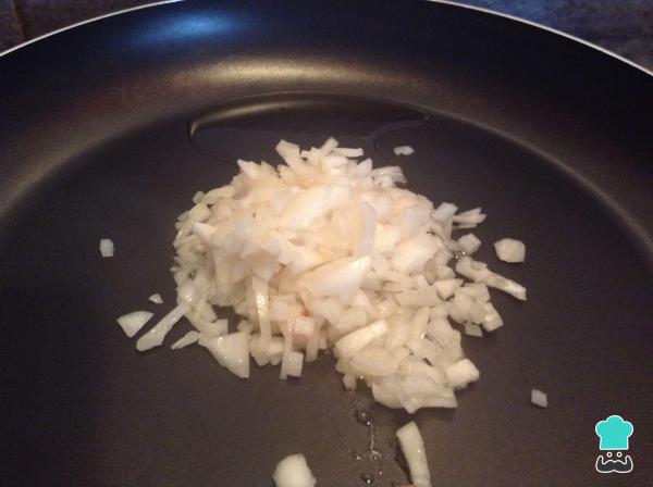 Recette de Gâteau au Thon et Pâte Feuilletée - Étape 3