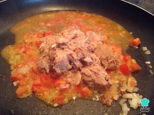 Recette de Gâteau au Thon avec Pâte Feuilletée - Étape 5