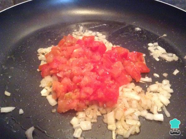 Recette de Gâteau au Thon avec Pâte Feuilletée - Étape 4