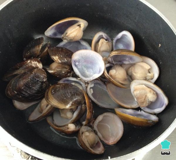 Recette de Zarzuela au poisson blanc et fruits de mer - Étape 2