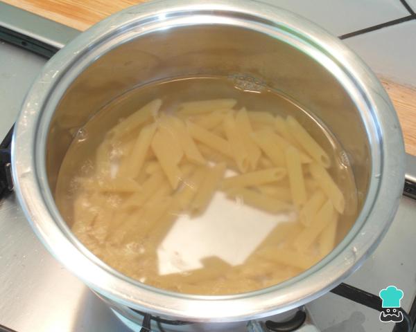 Recette de Macaroni au saumon frais et crème - Étape 1